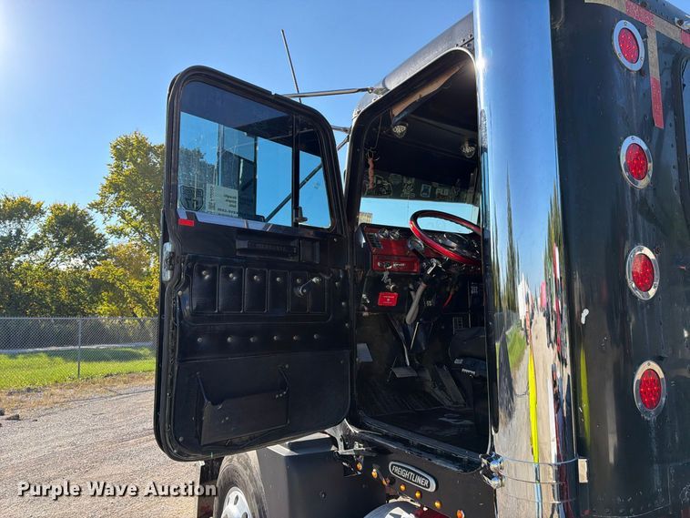 image for item FJ2025 1997 Freightliner FLD semi truck