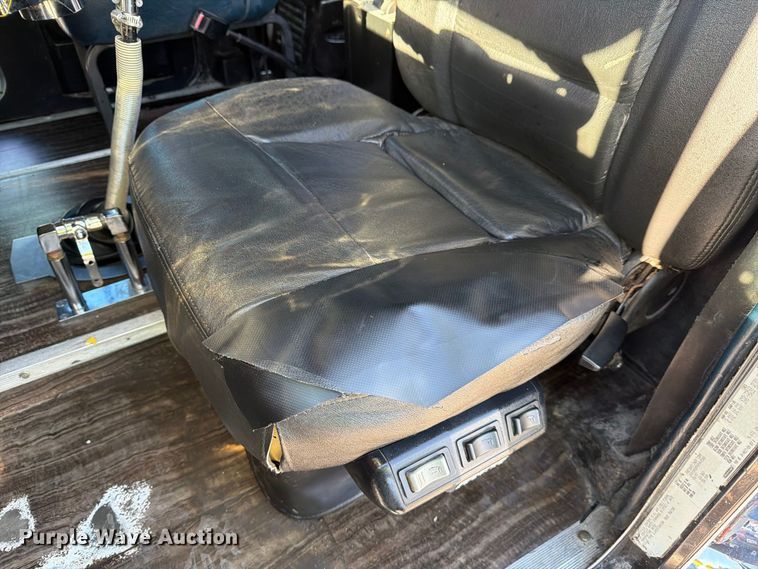 image for item FJ2025 1997 Freightliner FLD semi truck