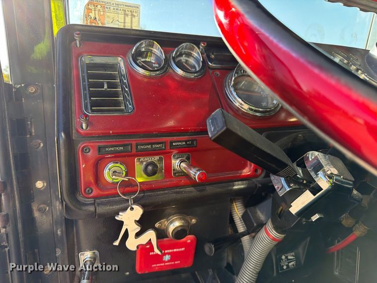 image for item FJ2025 1997 Freightliner FLD semi truck
