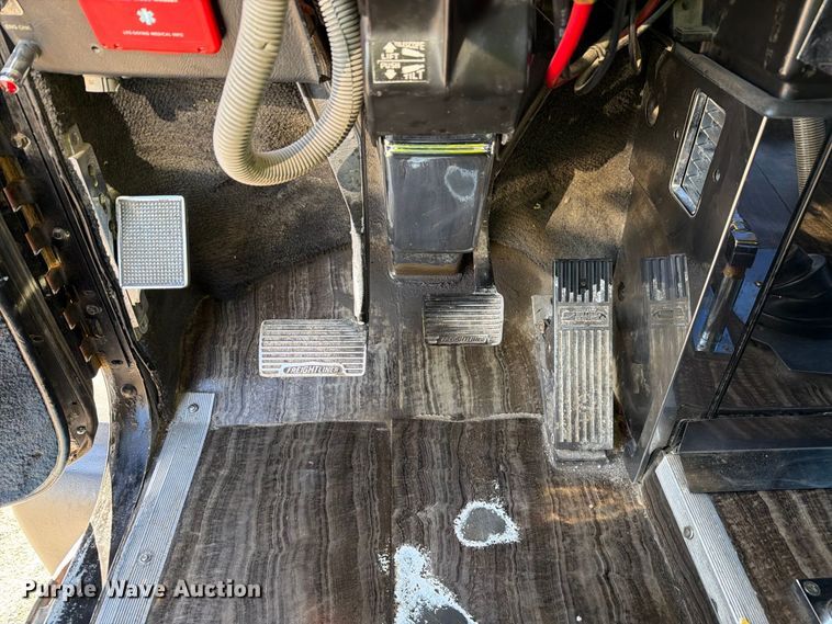 image for item FJ2025 1997 Freightliner FLD semi truck