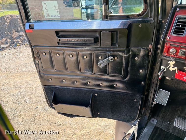 image for item FJ2025 1997 Freightliner FLD semi truck