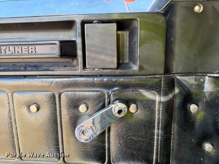 image for item FJ2025 1997 Freightliner FLD semi truck