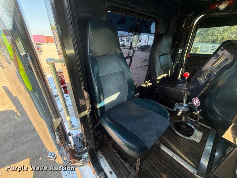 image for item FJ2025 1997 Freightliner FLD semi truck