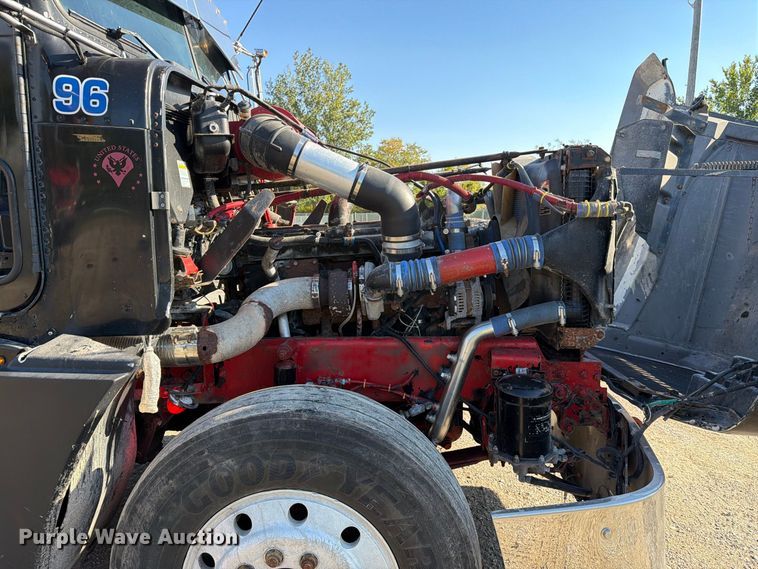 image for item FJ2025 1997 Freightliner FLD semi truck