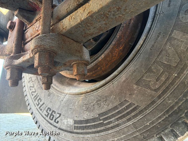 image for item FJ2025 1997 Freightliner FLD semi truck