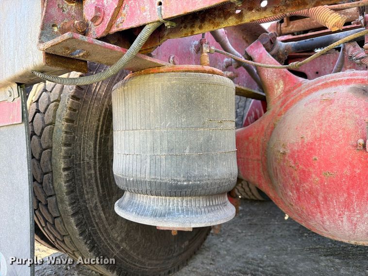 image for item FJ2025 1997 Freightliner FLD semi truck