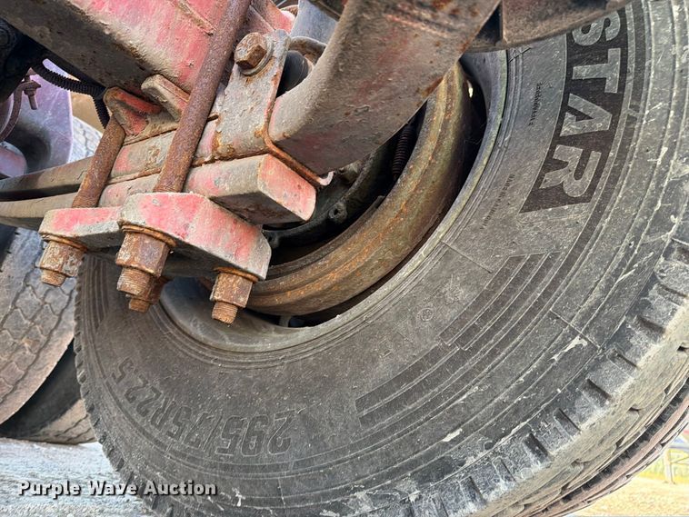 image for item FJ2025 1997 Freightliner FLD semi truck