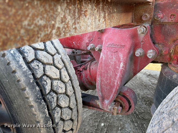 image for item FJ2025 1997 Freightliner FLD semi truck