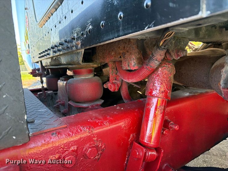 image for item FJ2025 1997 Freightliner FLD semi truck