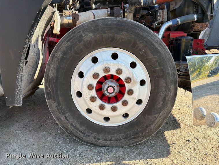 image for item FJ2025 1997 Freightliner FLD semi truck