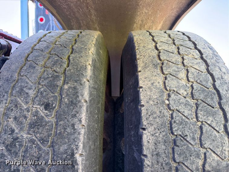 image for item FJ2025 1997 Freightliner FLD semi truck