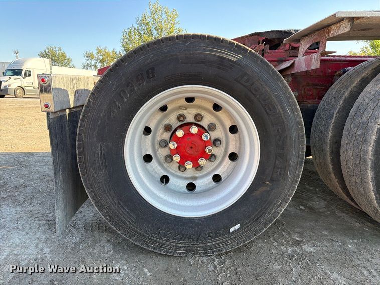 image for item FJ2025 1997 Freightliner FLD semi truck