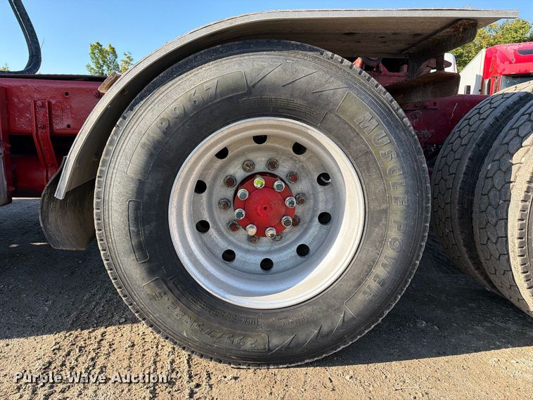 image for item FJ2025 1997 Freightliner FLD semi truck