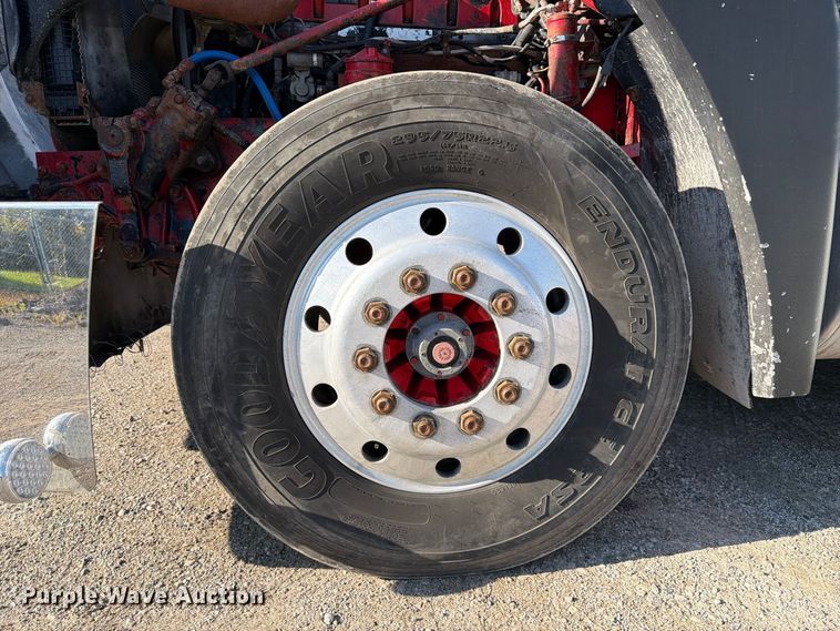 image for item FJ2025 1997 Freightliner FLD semi truck
