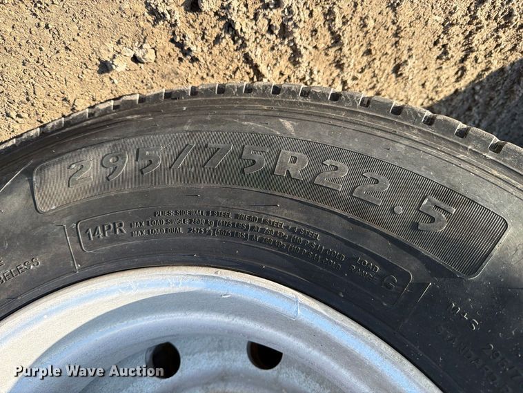 image for item FJ2025 1997 Freightliner FLD semi truck