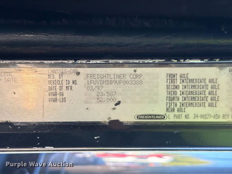 image for item FJ2025 1997 Freightliner FLD semi truck