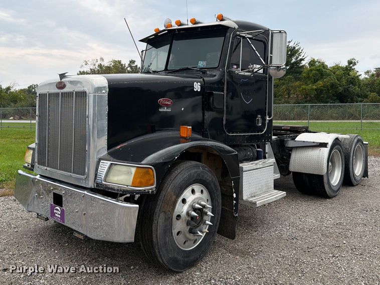 image for item FJ2026 2018 Peterbilt 579 semi truck