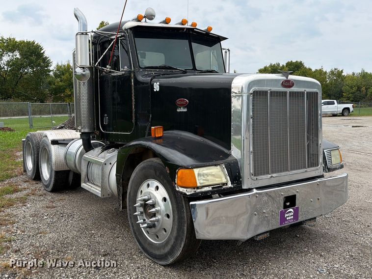 image for item FJ2026 2018 Peterbilt 579 semi truck
