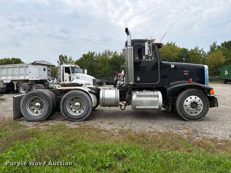 image for item FJ2026 2018 Peterbilt 579 semi truck