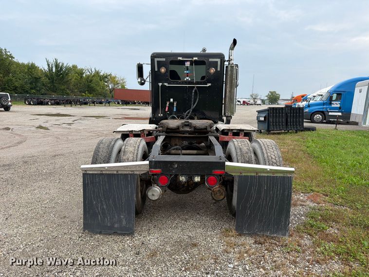 image for item FJ2026 2018 Peterbilt 579 semi truck