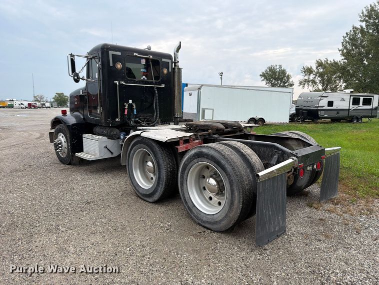 image for item FJ2026 2018 Peterbilt 579 semi truck