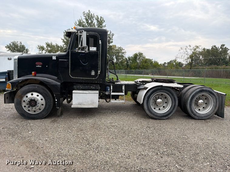 image for item FJ2026 2018 Peterbilt 579 semi truck