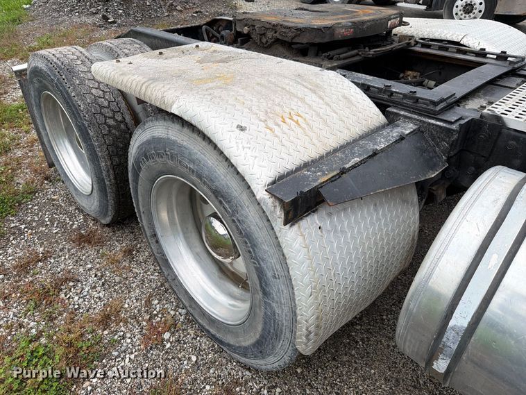 image for item FJ2026 2018 Peterbilt 579 semi truck