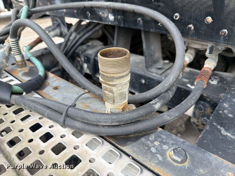 image for item FJ2026 2018 Peterbilt 579 semi truck