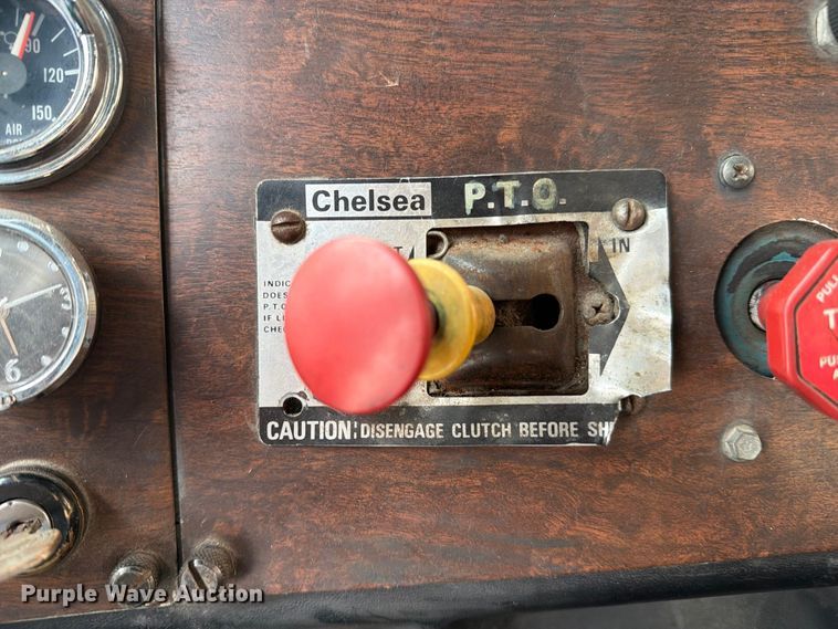 image for item FJ2026 2018 Peterbilt 579 semi truck