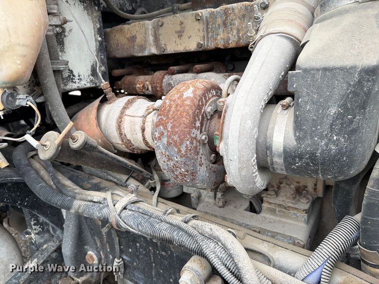 image for item FJ2026 2018 Peterbilt 579 semi truck
