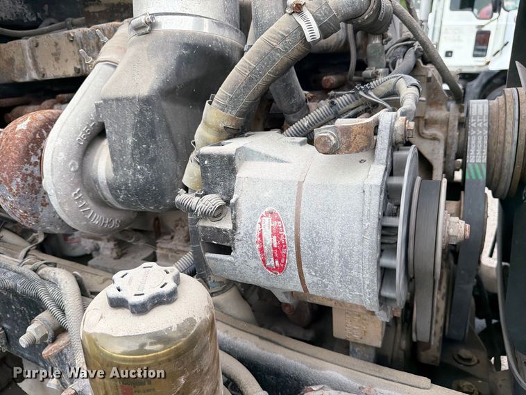 image for item FJ2026 2018 Peterbilt 579 semi truck