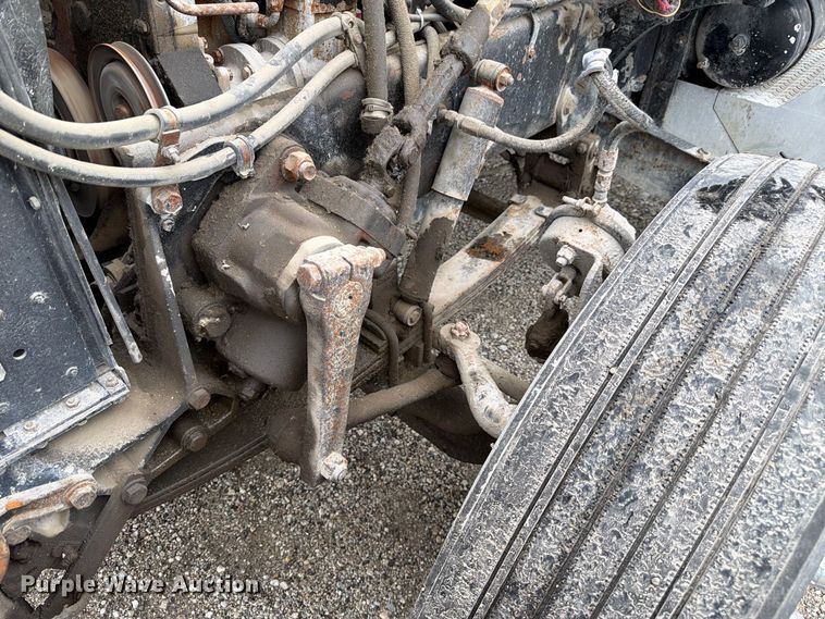 image for item FJ2026 2018 Peterbilt 579 semi truck
