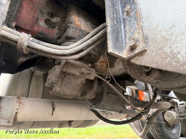 image for item FJ2026 2018 Peterbilt 579 semi truck