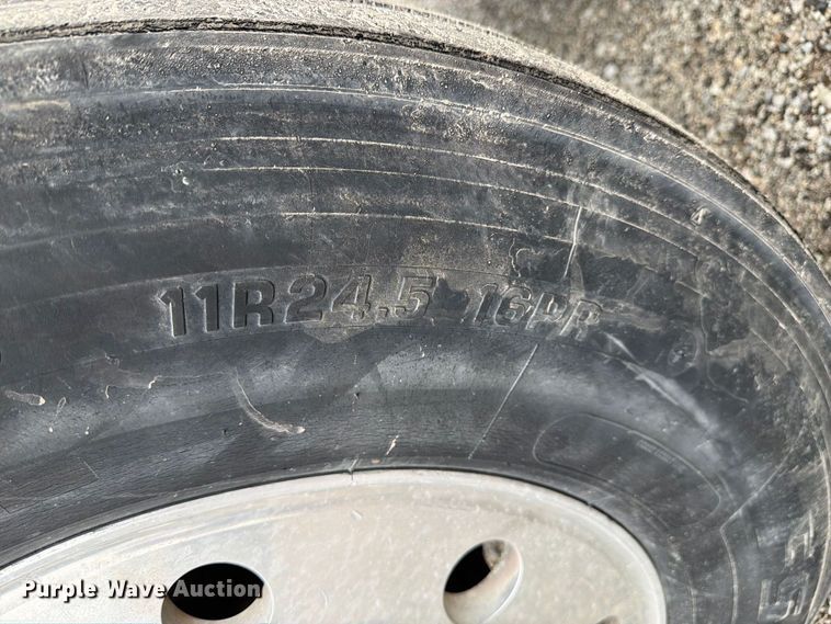 image for item FJ2026 2018 Peterbilt 579 semi truck