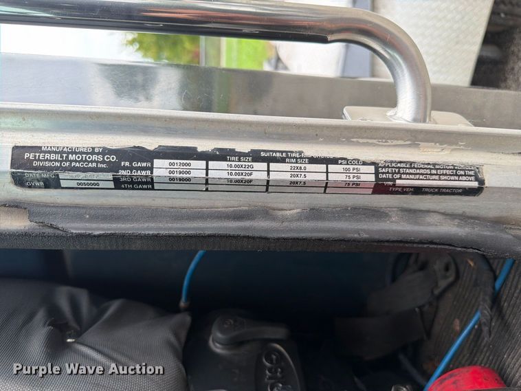 image for item FJ2026 2018 Peterbilt 579 semi truck