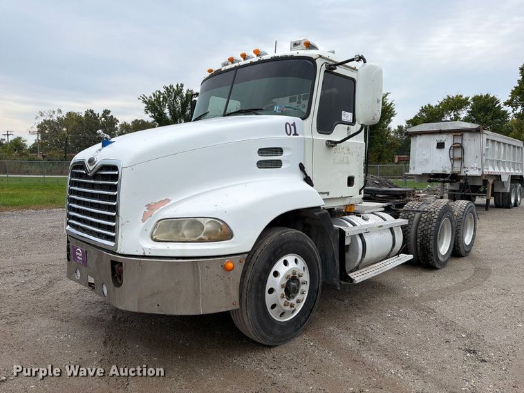 image for item FJ2027 2006 Mack CXN Vision semi truck