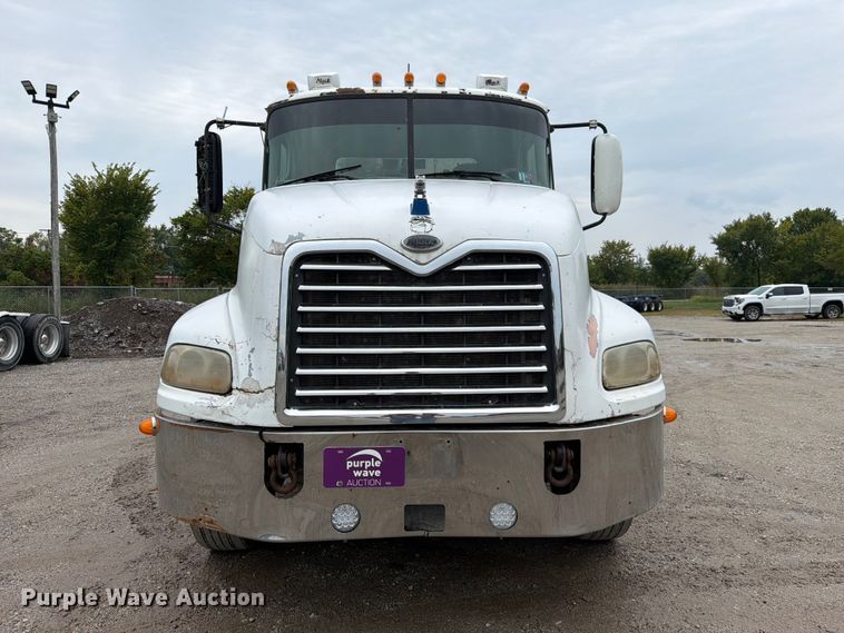image for item FJ2027 2006 Mack CXN Vision semi truck