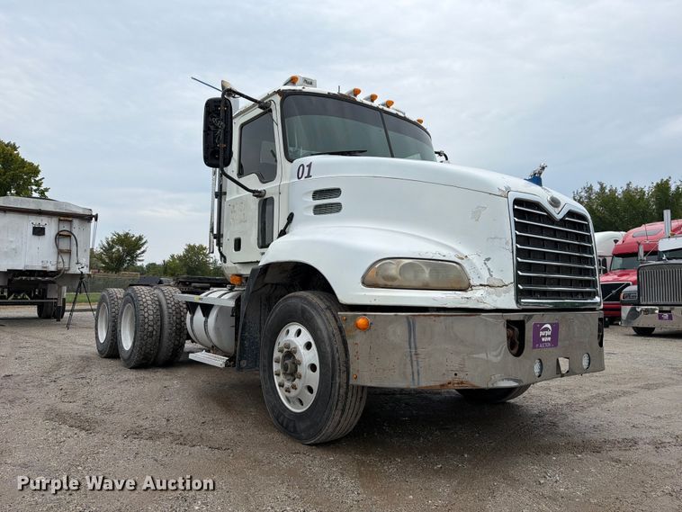 image for item FJ2027 2006 Mack CXN Vision semi truck