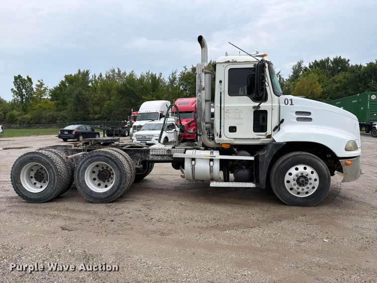 image for item FJ2027 2006 Mack CXN Vision semi truck