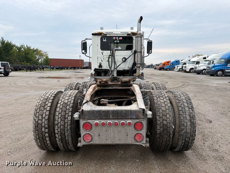 image for item FJ2027 2006 Mack CXN Vision semi truck