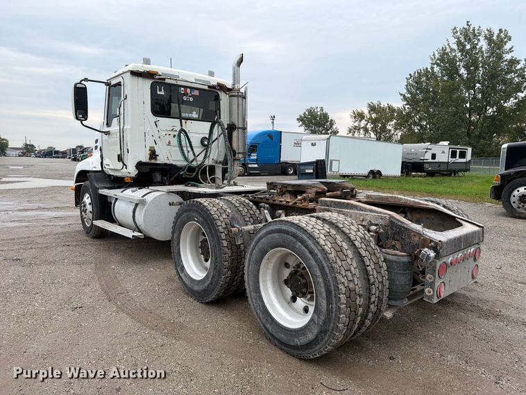 image for item FJ2027 2006 Mack CXN Vision semi truck