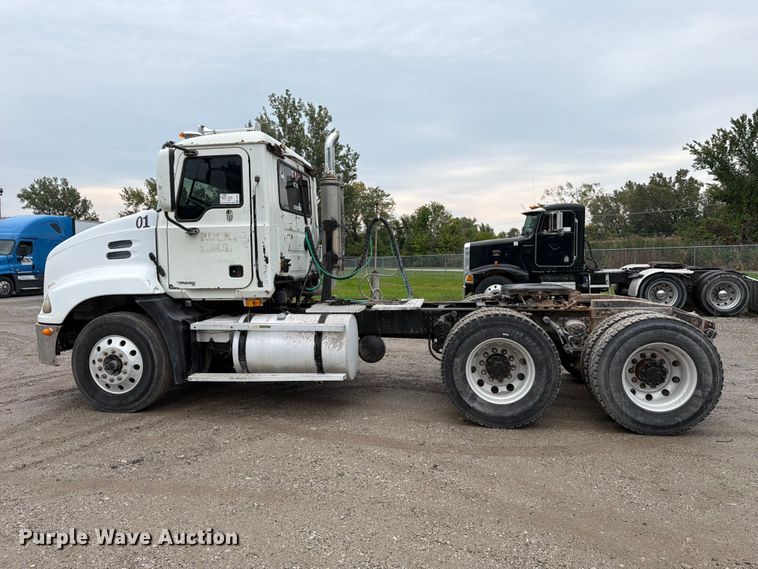 image for item FJ2027 2006 Mack CXN Vision semi truck