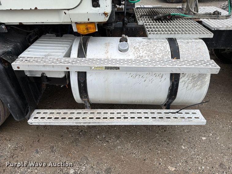 image for item FJ2027 2006 Mack CXN Vision semi truck