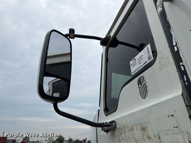 image for item FJ2027 2006 Mack CXN Vision semi truck