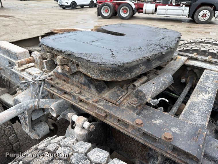 image for item FJ2027 2006 Mack CXN Vision semi truck