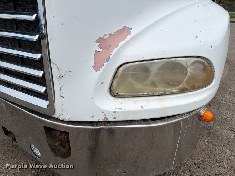 image for item FJ2027 2006 Mack CXN Vision semi truck