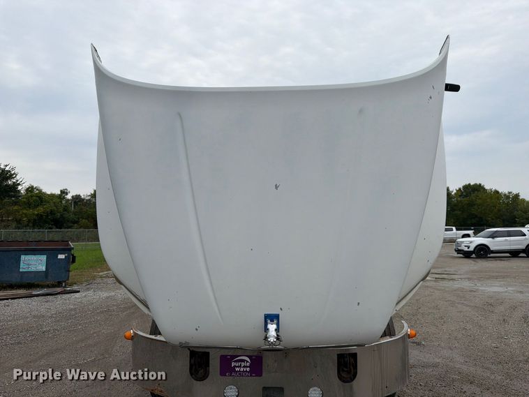 image for item FJ2027 2006 Mack CXN Vision semi truck