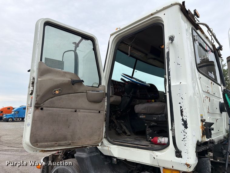 image for item FJ2027 2006 Mack CXN Vision semi truck
