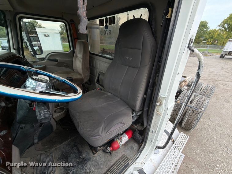image for item FJ2027 2006 Mack CXN Vision semi truck