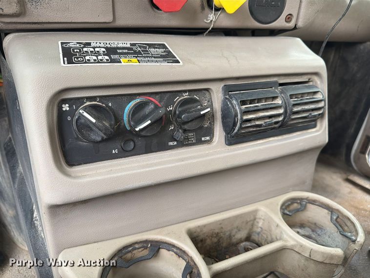 image for item FJ2027 2006 Mack CXN Vision semi truck